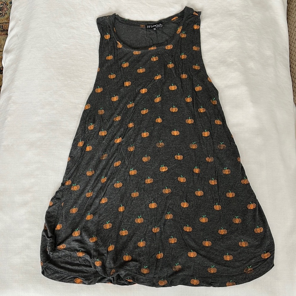 Size XL light long sleeveless tunic for layering, fun pumpkin print by Fifth Sun